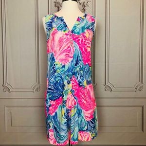 Lilly Pulitzer Essie Resort Dress in “Beach Please” print size Large